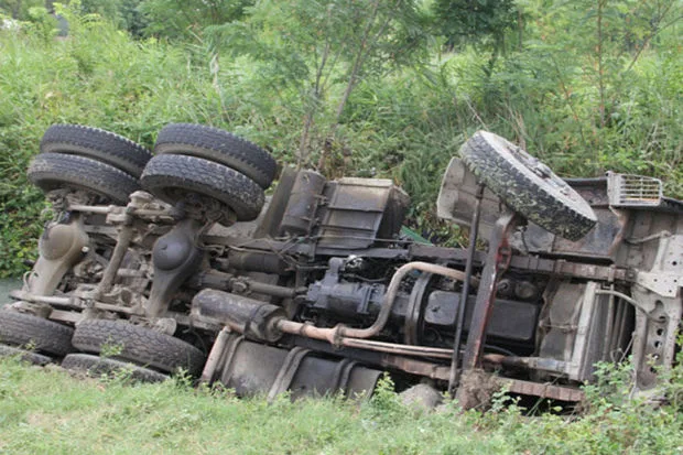 Sülhməramlıların "KamAZ"ı aşdı - Ermənilərin "Hummer" və "Mercedes"i yandı