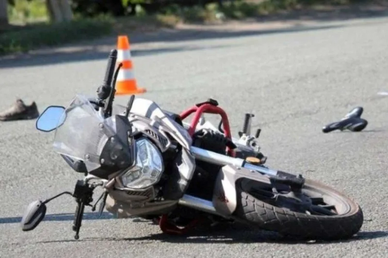 Motosiklet aşdı - Sürücü xəsarət aldı