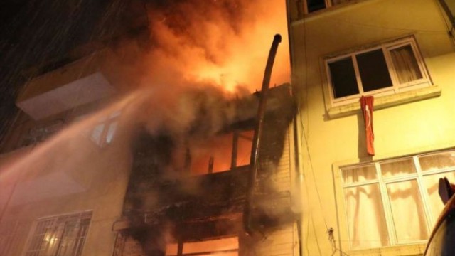 Bakıda yaşayış binasında yanğın oldu