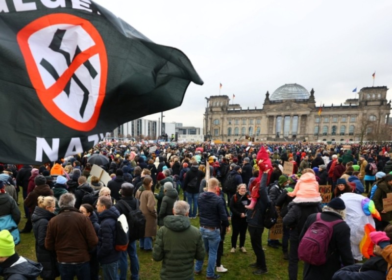 150 mindən çox etirazçı Berlin küçələrində - YENİLƏNİB