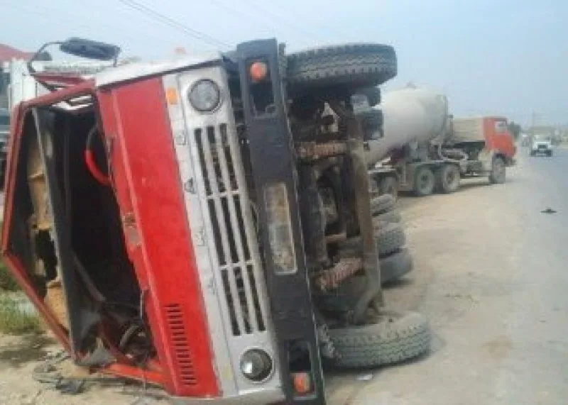 Xızıda “KamAZ” aşdı - Ölən var