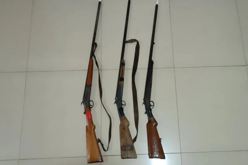 Laçında qanunsuz saxlanılan odlu silahlar təhvil götürüldü