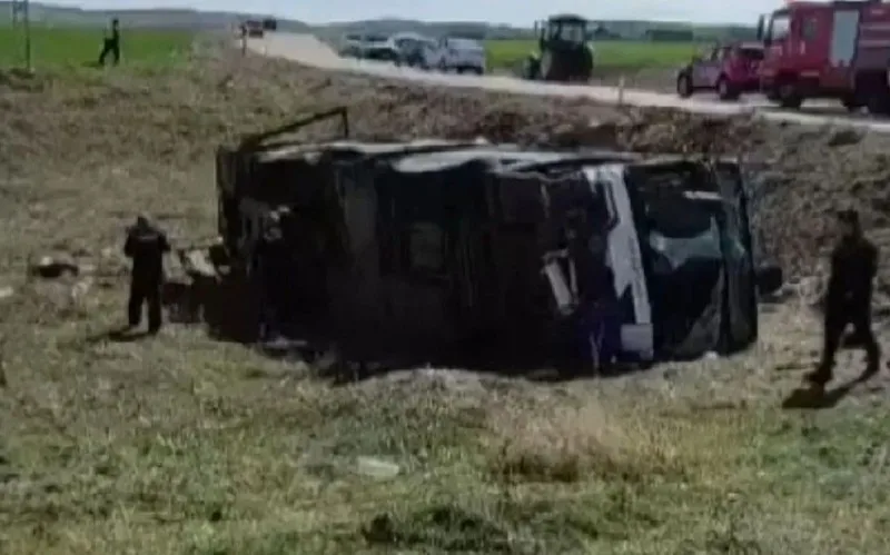 Ankarada avtobus aşdı: 24 yaralı
