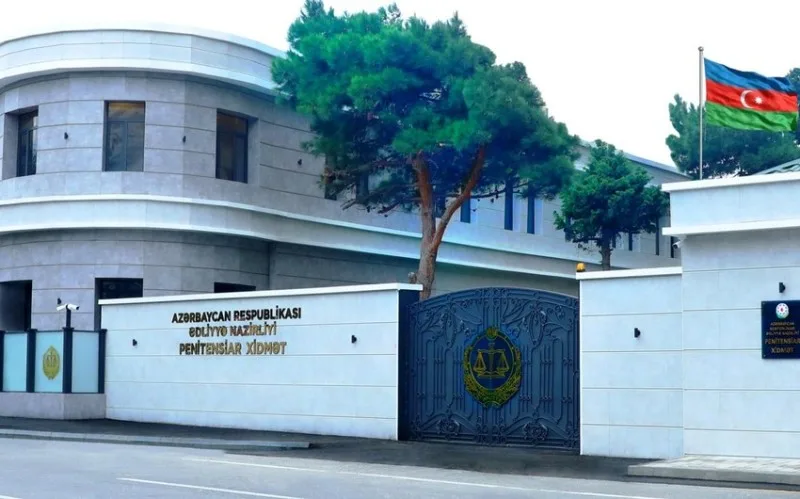 Azyaşlının cibində həbsxanaya narkotik keçirməyə çalışan qadın saxlanıldı