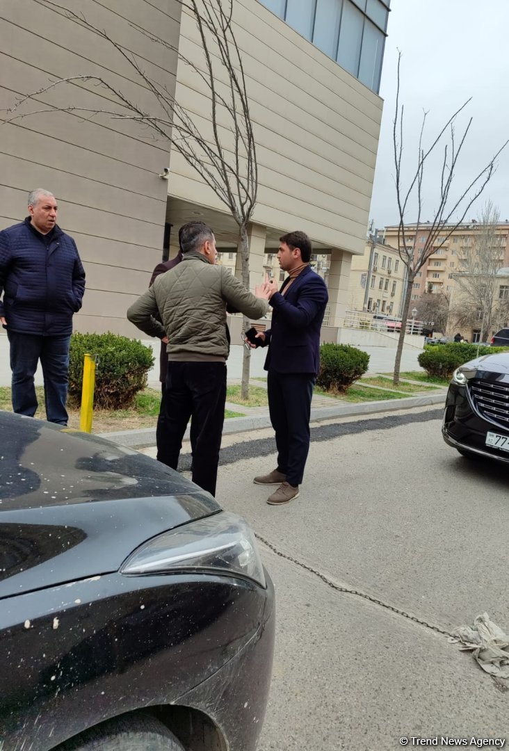 Bakıda maşın yolu iflic etdi - FOTOLAR