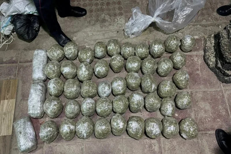 Bakıda saxlanılan narkokuryerdən 18 kq narkotik aşkarlandı - VİDEO
