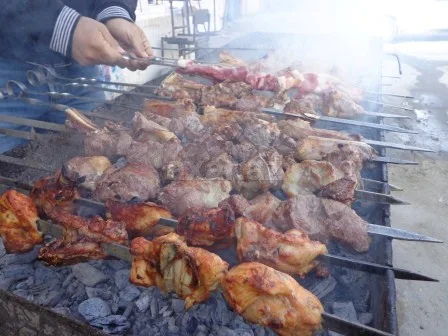 Bakıda DƏHŞƏT: Müştəri kababçını öldürdü