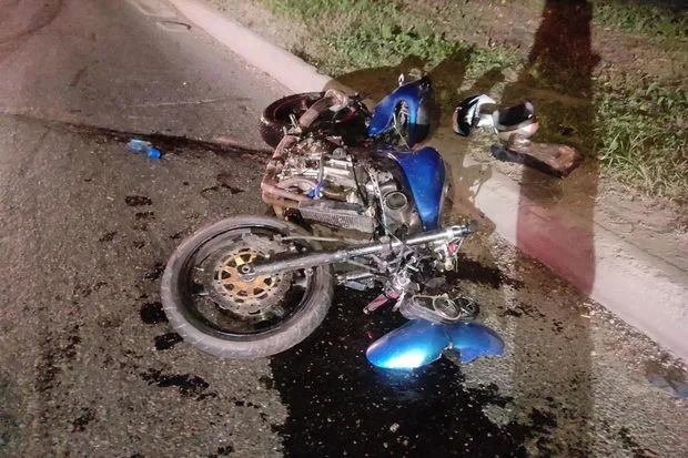 Atasının motosikletini idarə edən yeniyetmə qəza törədib