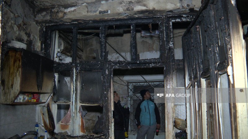 Bakıda mənzildə yanğın - 2 sakin təxliyə edilib - YENİLƏNİB