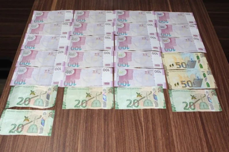Mağaza sahibinin pulunu oğurlayan müştəri saxlanıldı