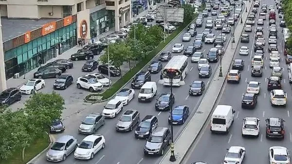 Bu yollarda sıxlıq var - SİYAHI