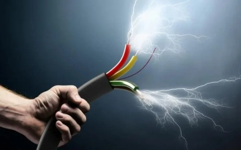 22 yaşlı gənci elektrik cərəyanı vurdu