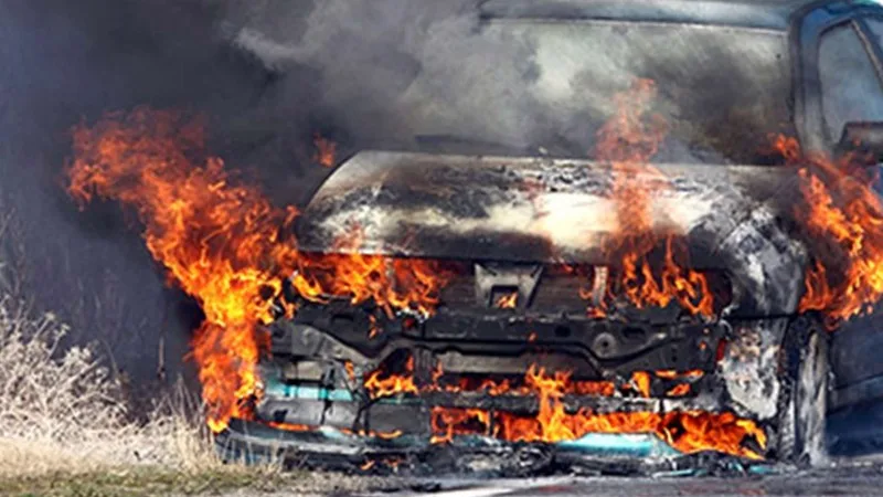 Binədə “Toyota” yandırılıb - saxlanılan var