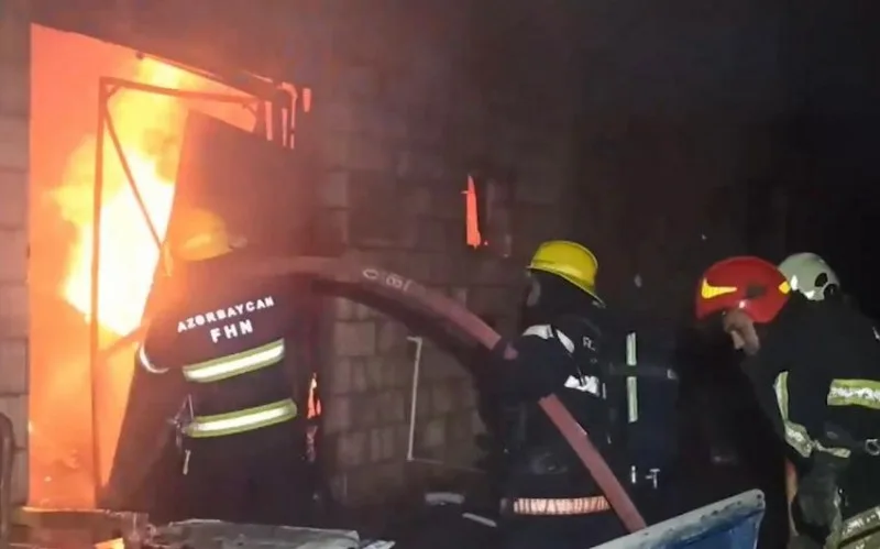 Bakıda sexdə baş verən yanğın söndürüldü - YENİLƏNİB - VİDEO