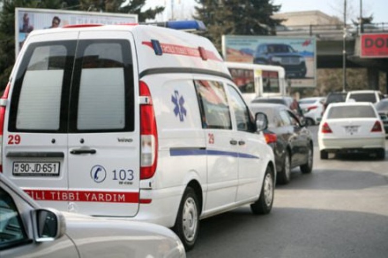 İki nəfər kəsici alətlərlə bir-birinə xəsarət yetirdi