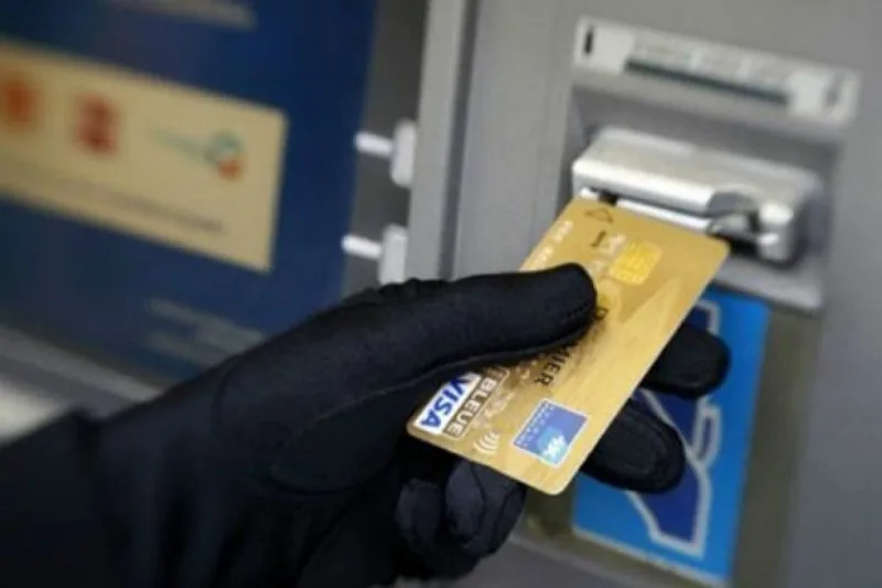 İş yoldaşının bank kartından oğurluq edən şəxs saxlanılıb