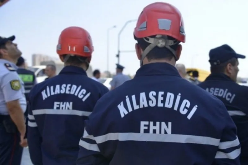 Köməksiz vəziyyətdə qalan 6 azyaşlı xilas edildi