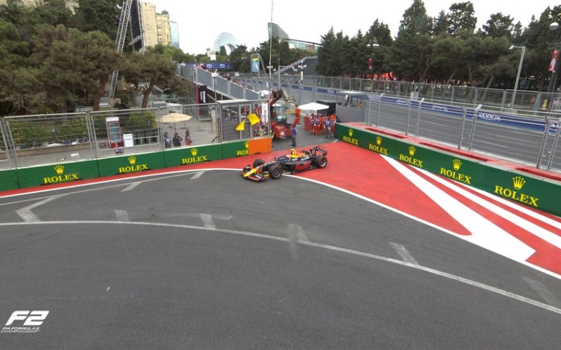 "Formula 2" pilotu Bakıda uğursuzluqla üzləşdi