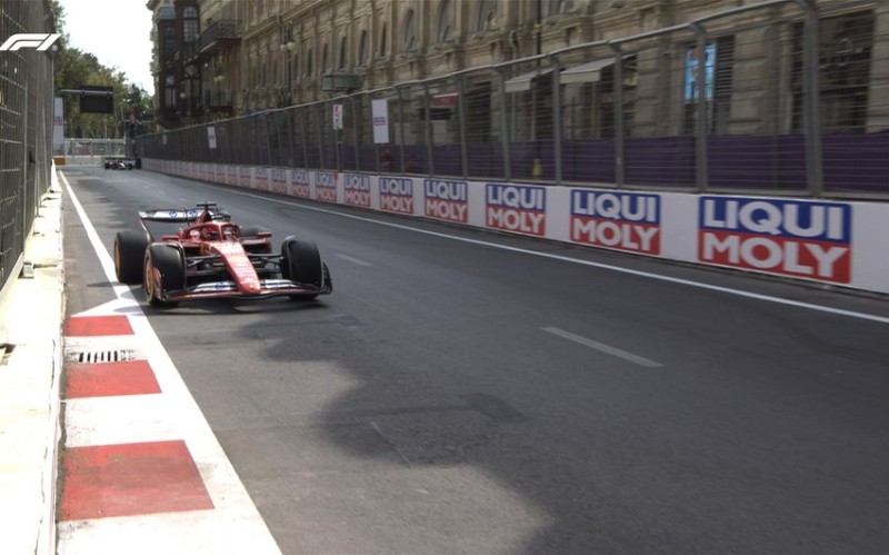 "Formula 1": Birinci sərbəst yürüşdə trasa dəmir parçası düşüb
