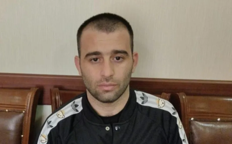 80 min manatlıq oğurluq edərək Rusiyaya qaçan şəxs saxlanıldı
