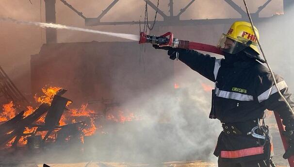 Bakıda obyektdə baş vermiş yanğın söndürüldü -YENİLƏNİB - FOTO - VİDEO
