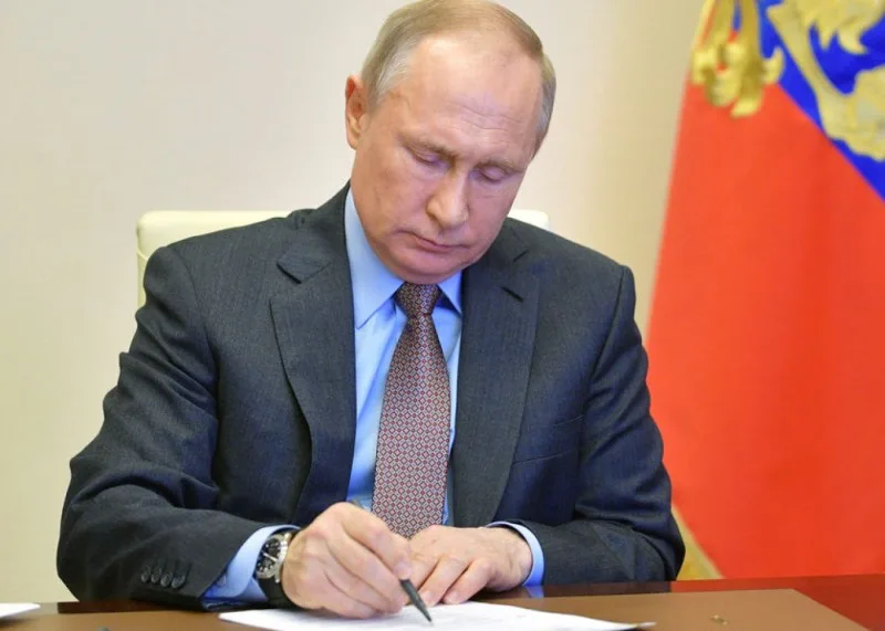 Putin onu vəzifəsindən azad etdi