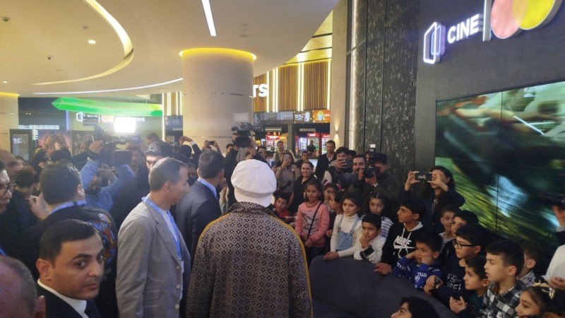 Ronaldinyo Bakıda kimsəsiz uşaqlarla bir arada - FOTO