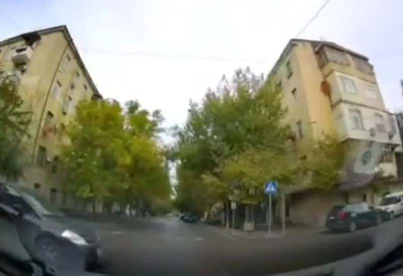 Bakıda "Prius" qəzaya səbəb oldu - Anbaan GÖRÜNTÜLƏR