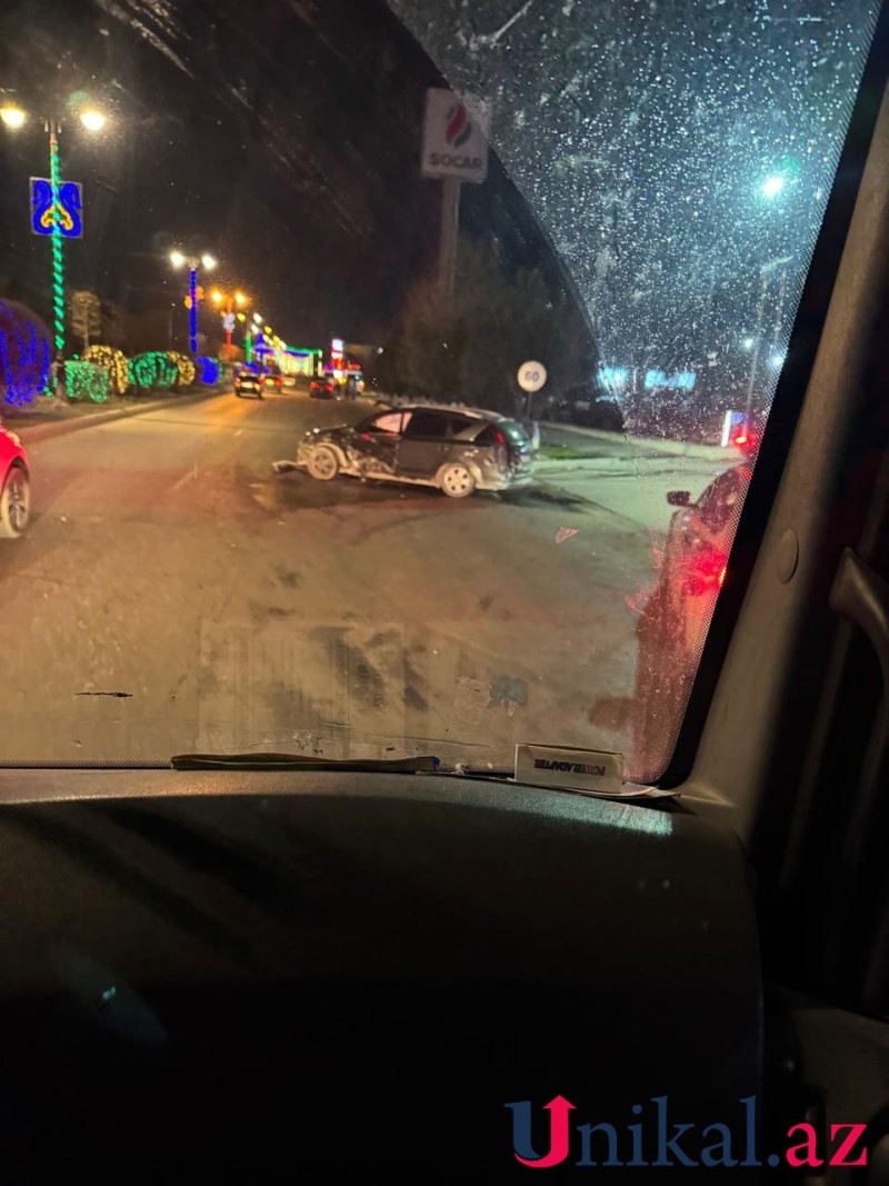 “BMW” avtobusa çırpıldı - Yaralılar var + FOTOLAR