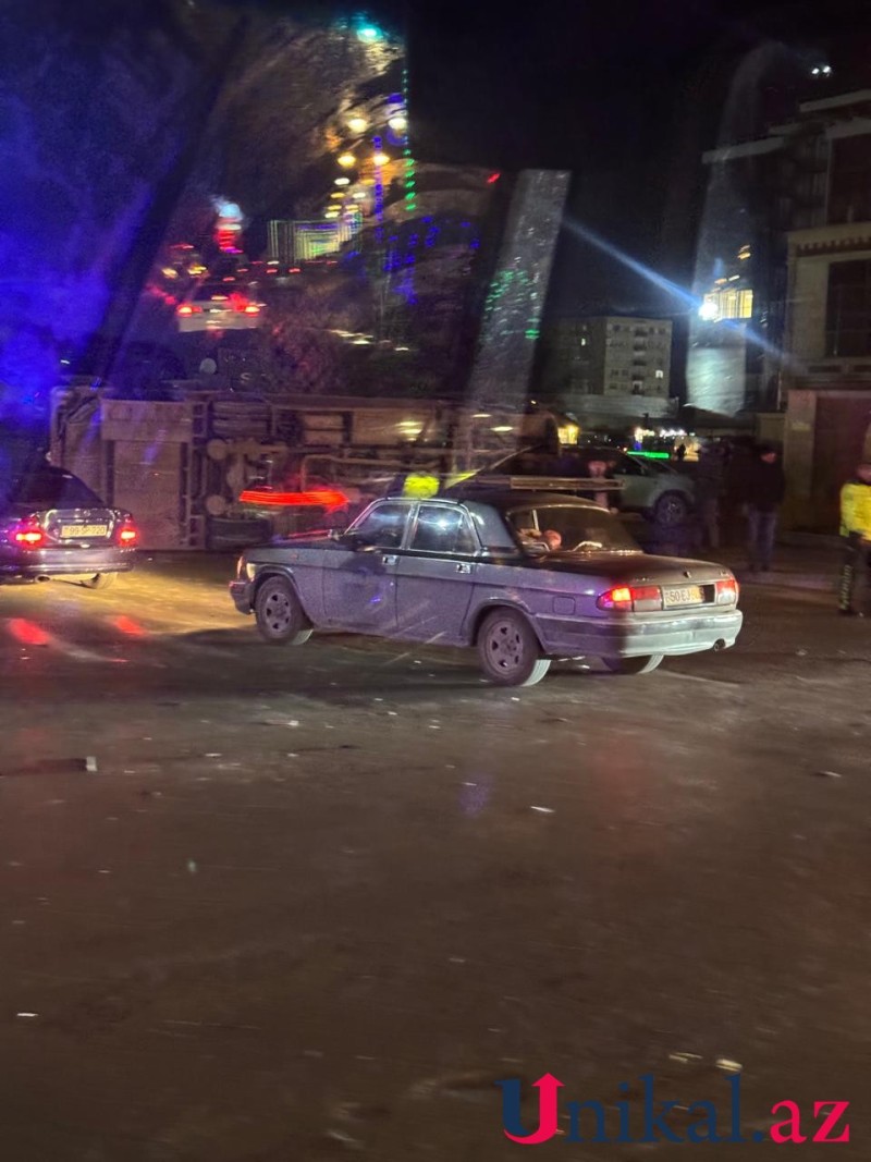 “BMW” avtobusa çırpıldı - Yaralılar var + FOTOLAR