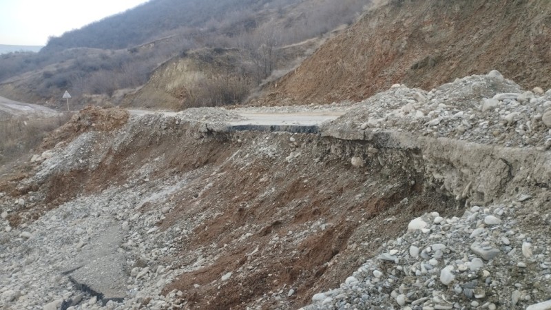 Şamaxıda torpaq sürüşməsi oldu - FOTOLAR