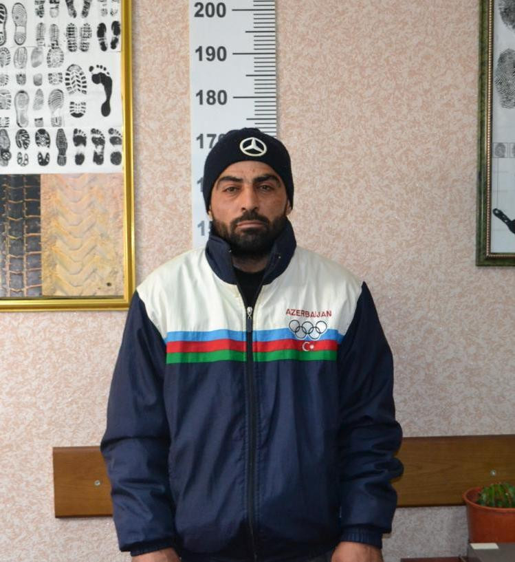 Avtomat satmaq istəyən şəxs tutuldu
