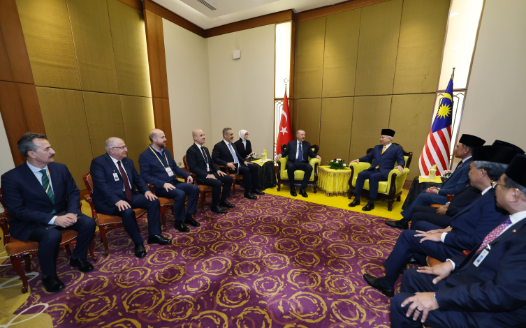 Ərdoğan Malayziyada fəxri doktorluq dərəcəsi aldı