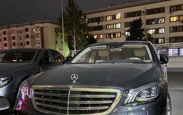 Biznesmenin avtomobilindən 124 min pul oğurlandı - FOTO