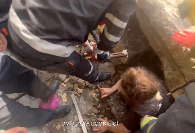 Bərdədə binanın eyvanı uçub, yaralanan var - YENİLƏNİB