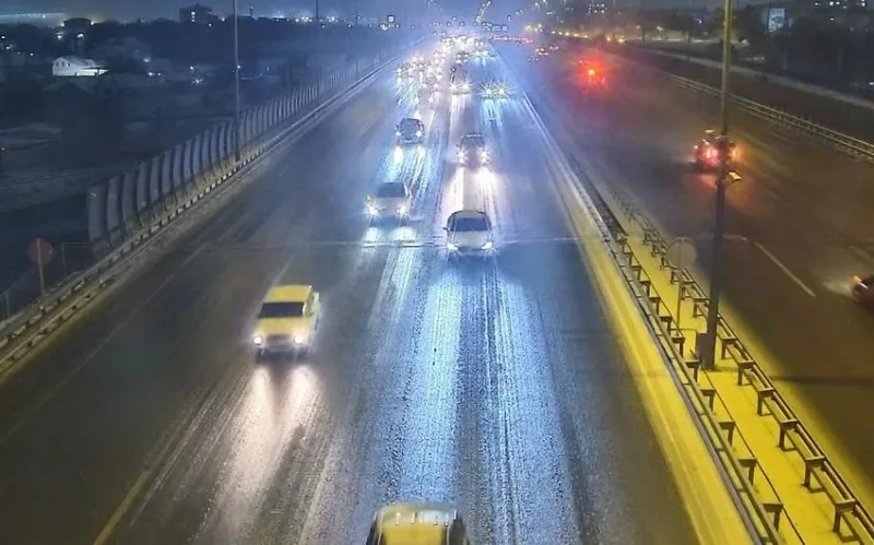 Aeroport şosesində yol qəzası sıxlığa səbəb olub