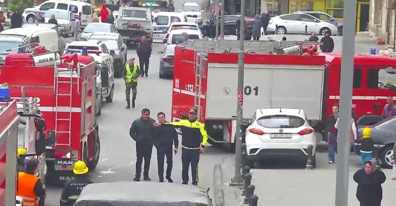 Bakıda yaşayış binasında yanğın söndürülüb - YENİLƏNİB - FOTO - VİDEO