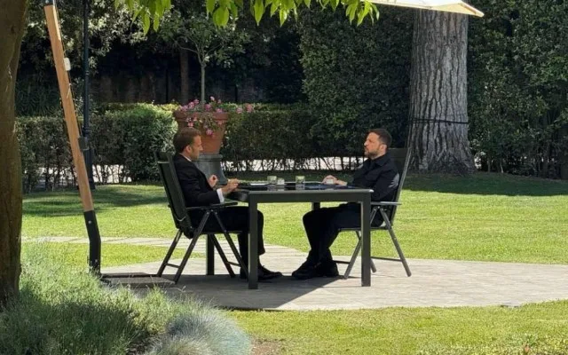 Zelenski Makronla görüşdü