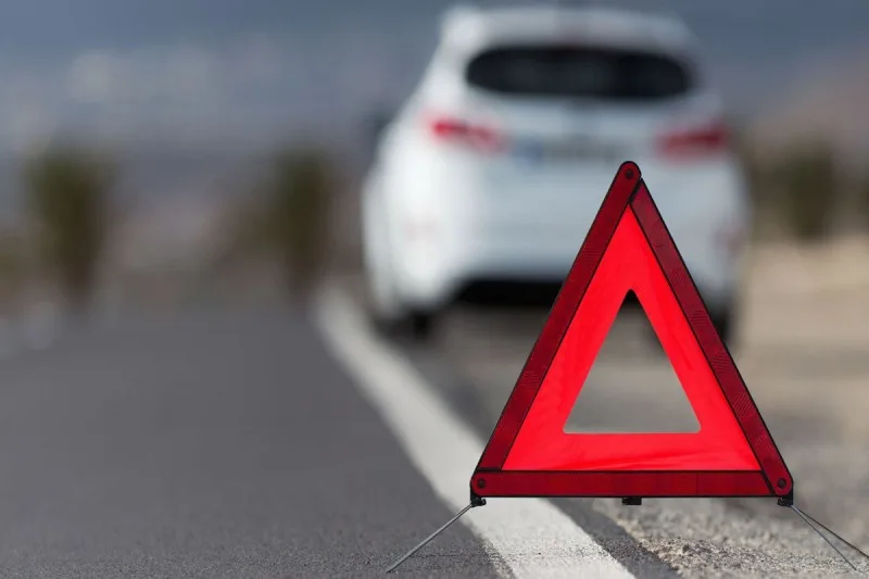 Xaçmazda minik avtomobili aşıb - yaralananlar var - YENİLƏNİB