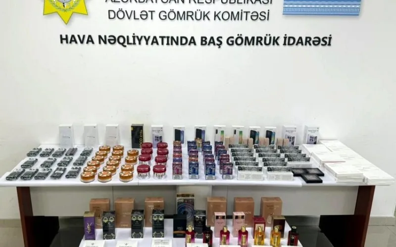 Sərnişinlərə paylanılaraq ölkəyə qanunsuz keçirilən mallar aşkarlandı
