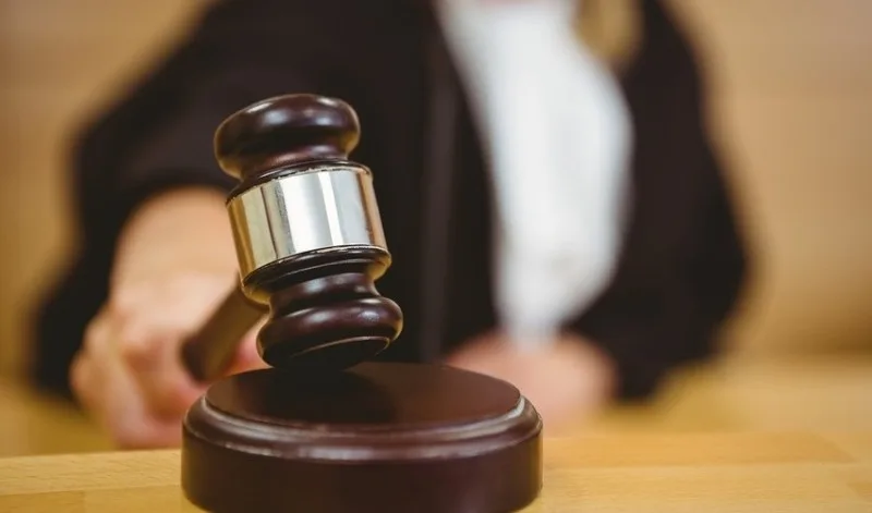 Binəqədidə polisə atəş açan şəxs hakim qarşısında – CİNAYƏT ORTAĞI ÖLDÜRÜLÜB