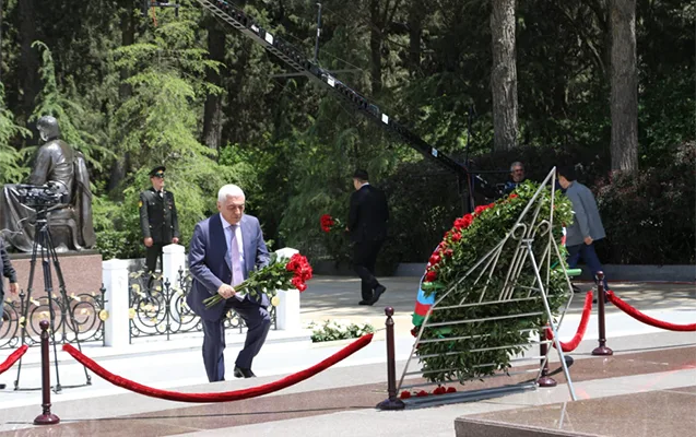 “AzərEnerji” Heydər Əliyevlə bağlı tədbirlər keçirib - Fotolar