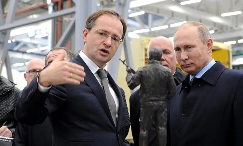 Azərbaycana dil uzadan Putinin köməkçisi əslində KİMDİR?