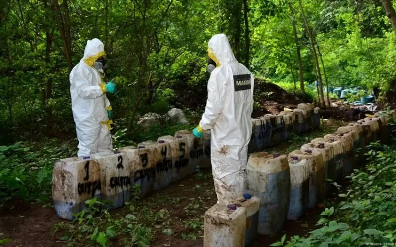 Gizli laboratoriyalarda 42 ton metamfetamin ələ keçirilib