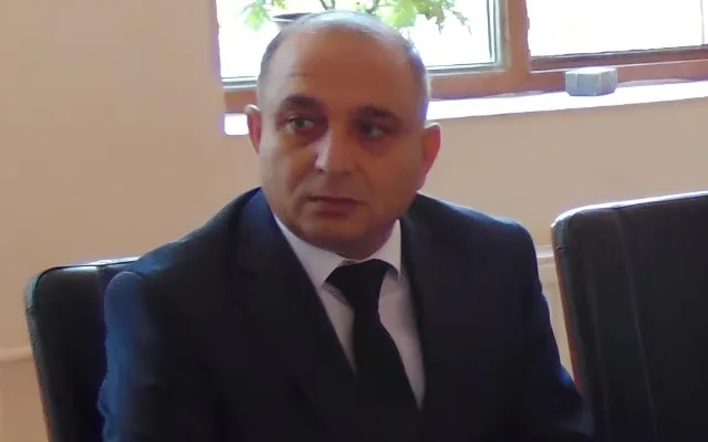 İcra məmuru dünyasını dəyişdi
