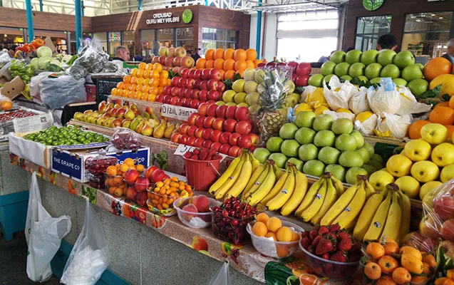 Bazarda 48 yaşlı kişi bıçaqlandı