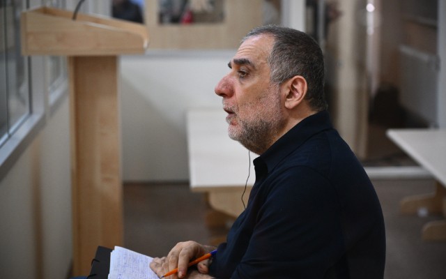 Zərərçəkmişlər erməni cinayətlərindən danışdı, Vardanyan dinlədi - FOTOLAR