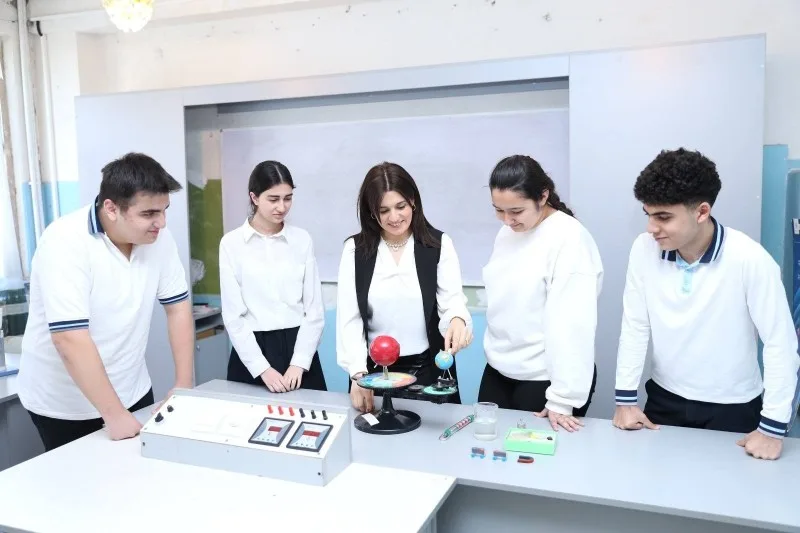 Bu məktəbə müəllim axtarılır
