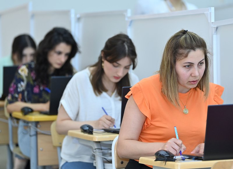 2 min manat və daha çox maaş alan müəllimlərin sayı açıqlanıb