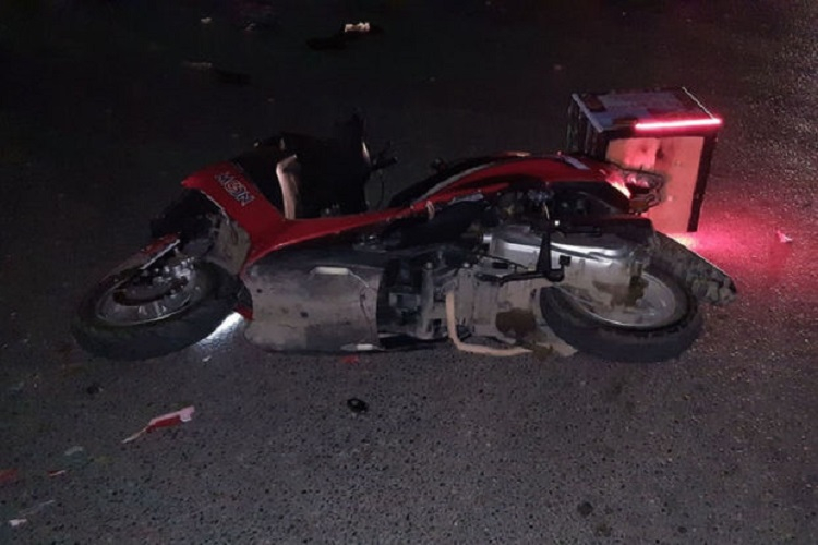Bakıda moped avtomobilə çırpılıb, ölən var